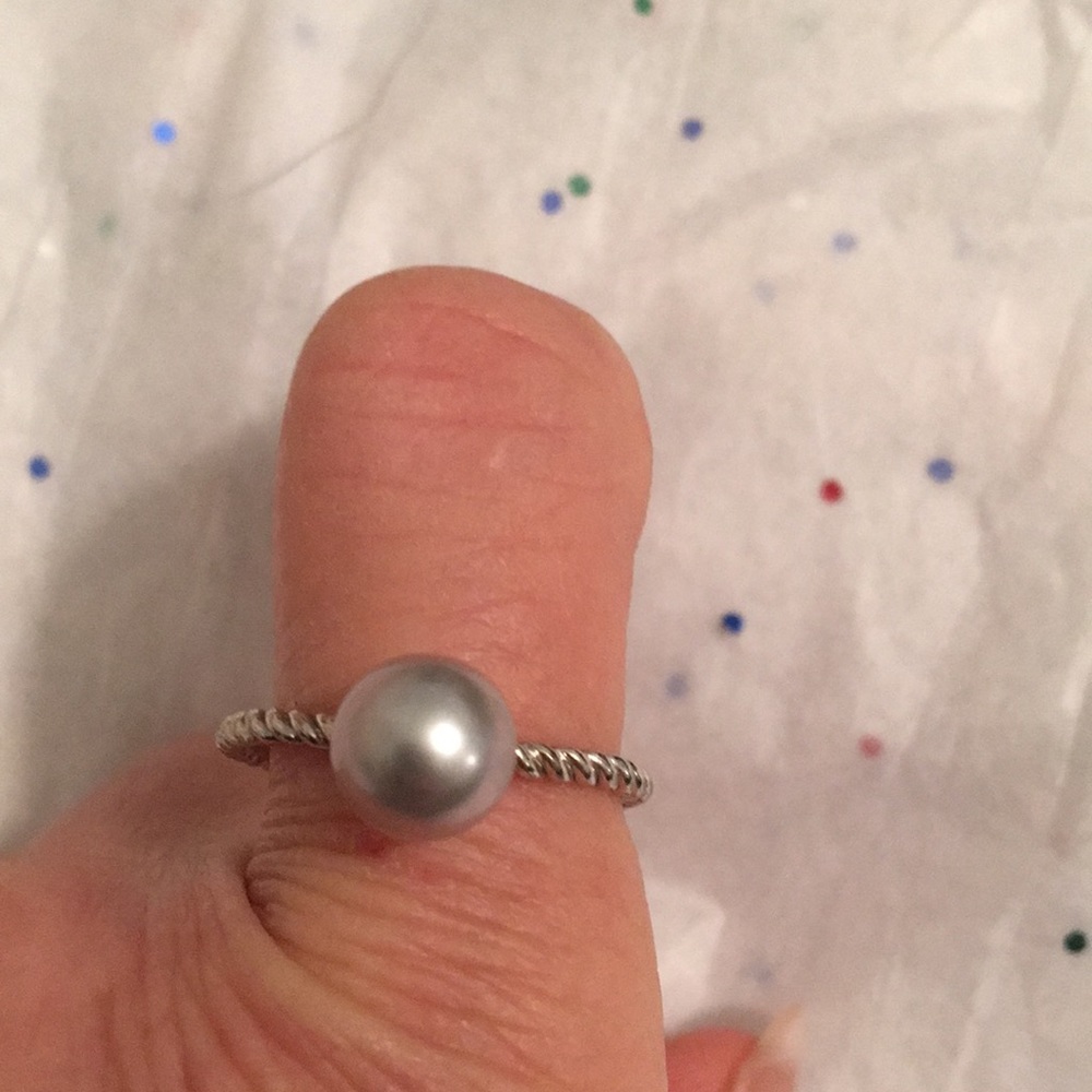 Sterling silver and light gray pearl ring